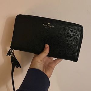 Kate Spade wristlet wallet